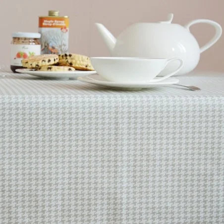 Wipe clean table runner Houndstooth grey/white