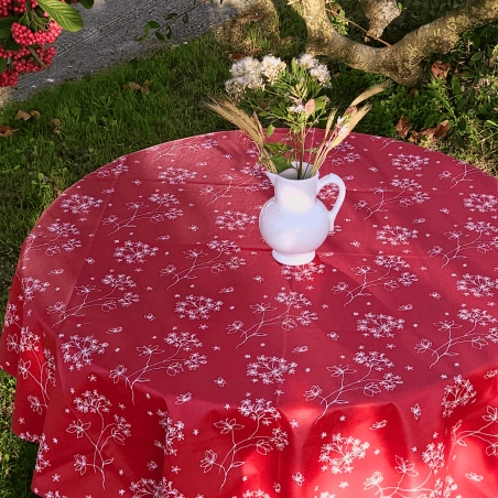 Red round tablecloth Astrancia